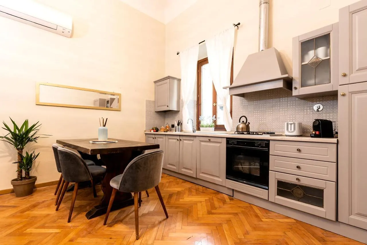 Florentine Palazzo,4 Bedrooms,Historic Center Apt Florence 0*,